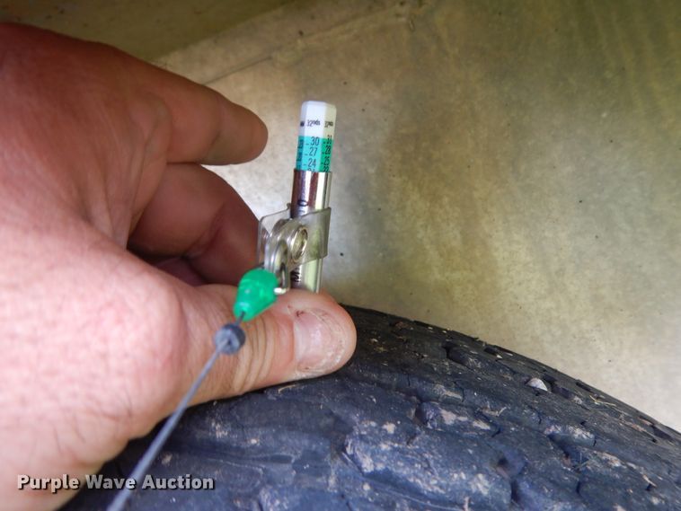 image for item HP9542 2003 Exiss XT3H  livestock trailer