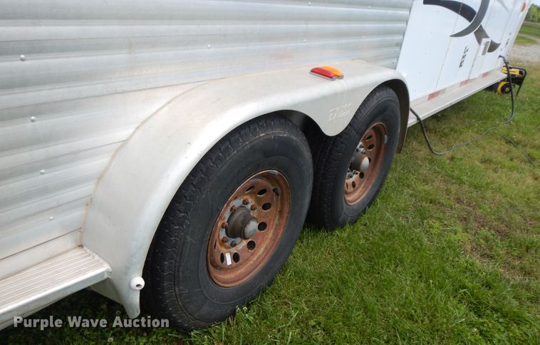 image for item HP9542 2003 Exiss XT3H  livestock trailer