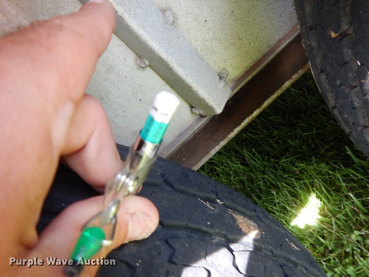 image for item HP9542 2003 Exiss XT3H  livestock trailer