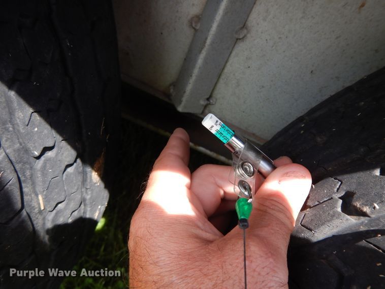 image for item HP9542 2003 Exiss XT3H  livestock trailer