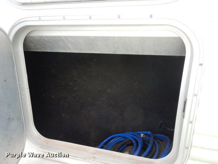 image for item HP9542 2003 Exiss XT3H  livestock trailer