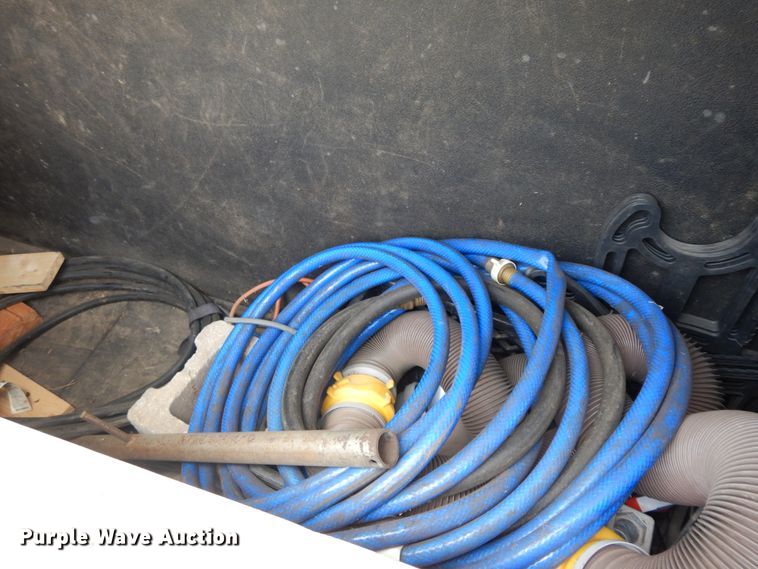 image for item HP9542 2003 Exiss XT3H  livestock trailer