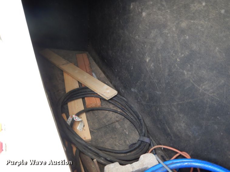 image for item HP9542 2003 Exiss XT3H  livestock trailer