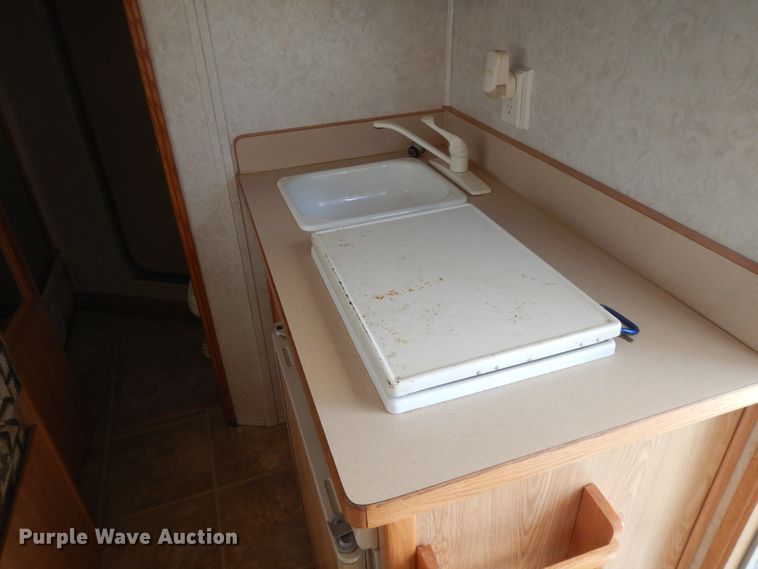 image for item HP9542 2003 Exiss XT3H  livestock trailer