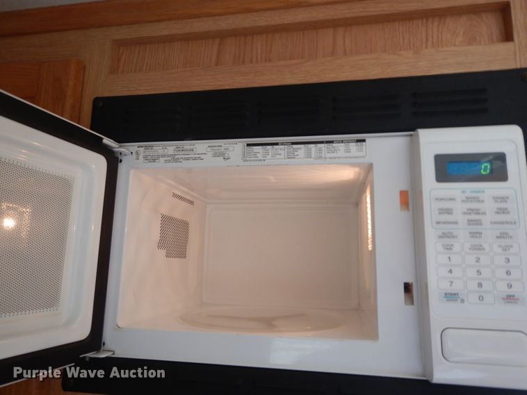 image for item HP9542 2003 Exiss XT3H  livestock trailer