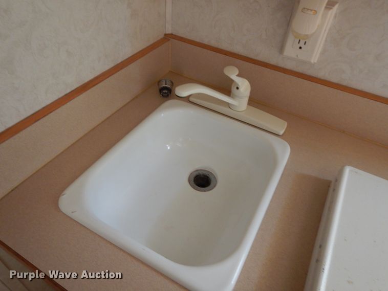 image for item HP9542 2003 Exiss XT3H  livestock trailer