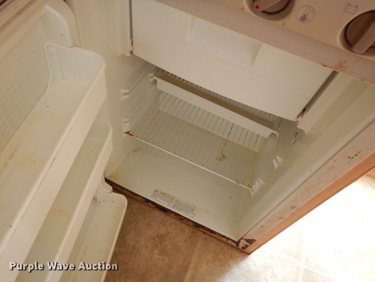 image for item HP9542 2003 Exiss XT3H  livestock trailer