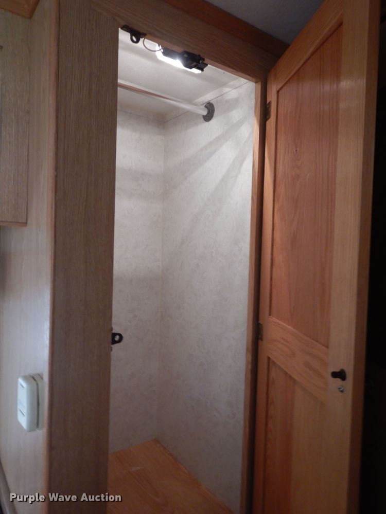 image for item HP9542 2003 Exiss XT3H  livestock trailer