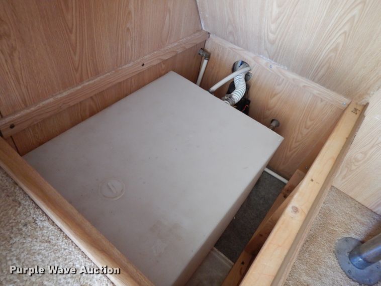 image for item HP9542 2003 Exiss XT3H  livestock trailer