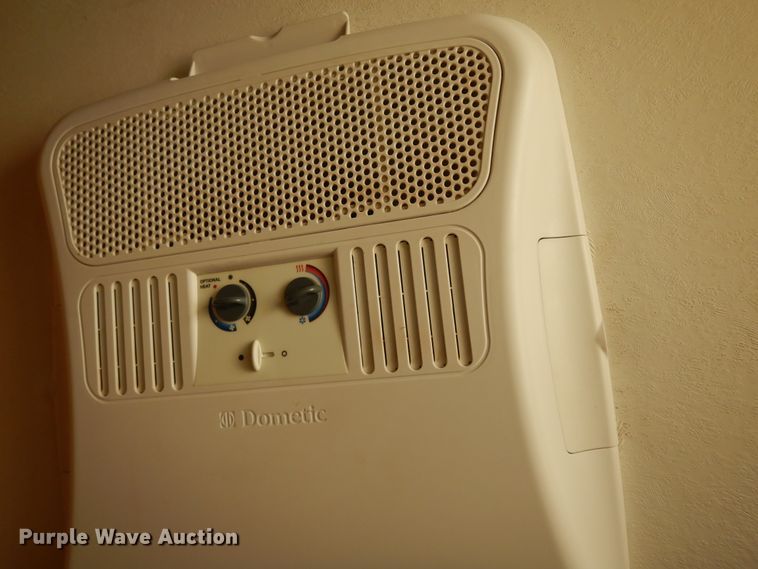 image for item HP9542 2003 Exiss XT3H  livestock trailer