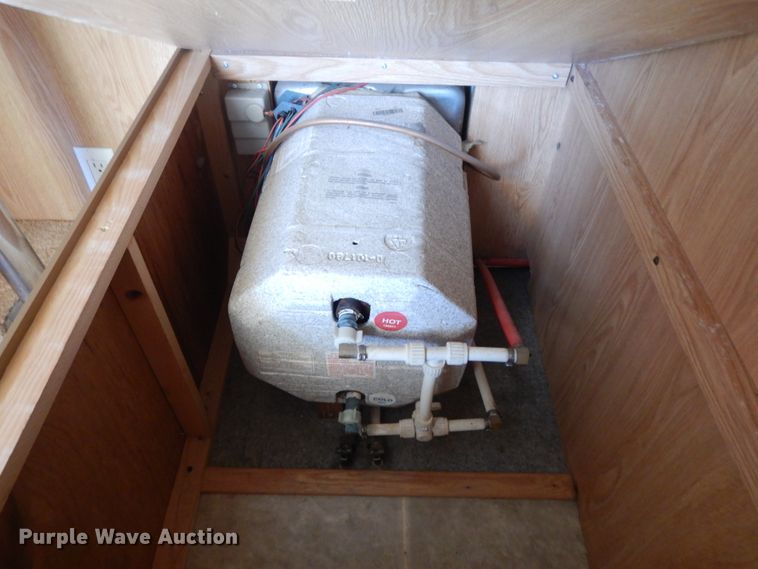 image for item HP9542 2003 Exiss XT3H  livestock trailer