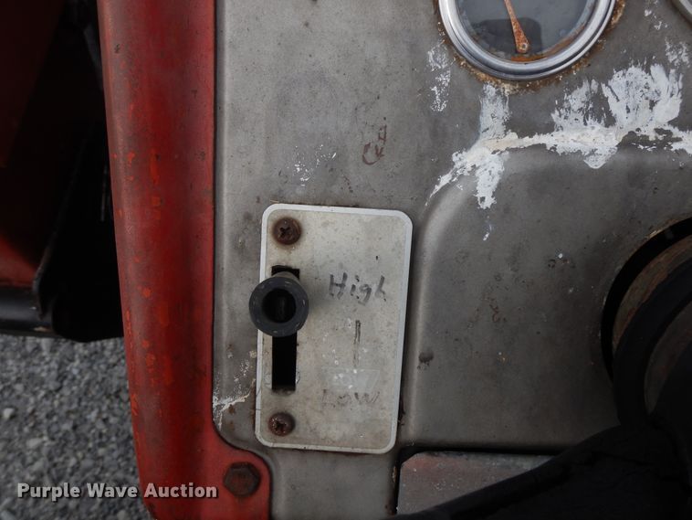 image for item HP9557 1973 Massey Ferguson 175  tractor