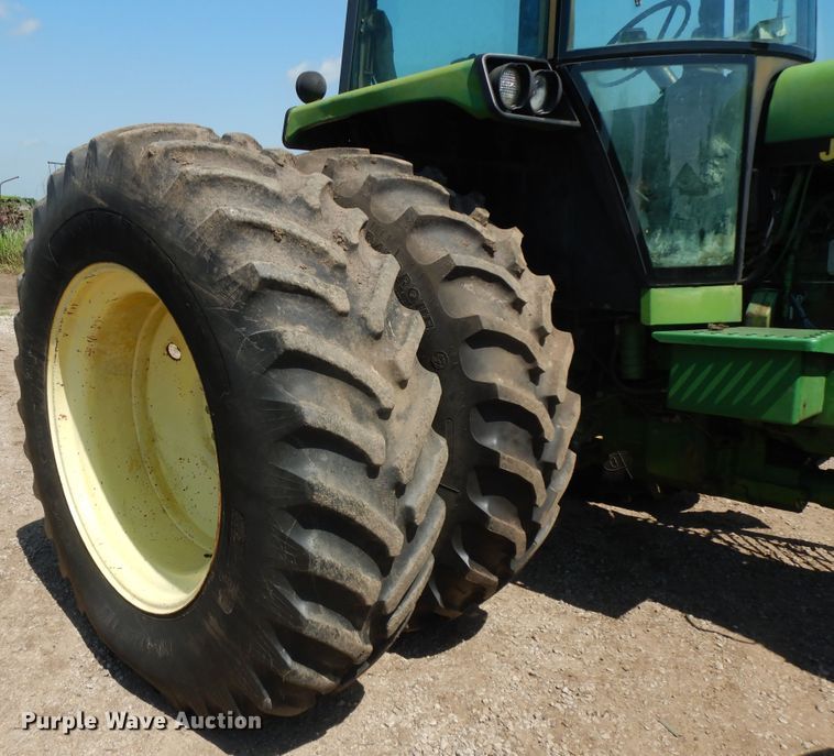 image for item HP9584 1989 John Deere 4955  MFWD tractor