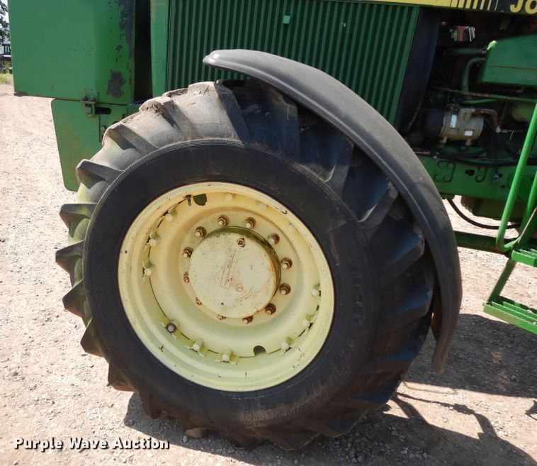 image for item HP9584 1989 John Deere 4955  MFWD tractor