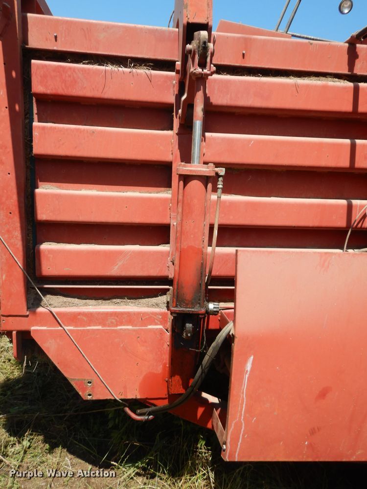 image for item HP9585 1998 Case IH 8590  large square baler