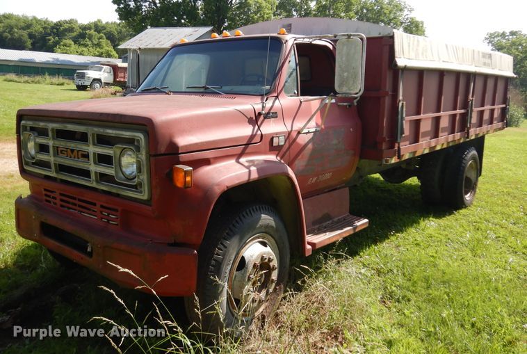 image for item ID9976 1982 GMC C7500  grain truck