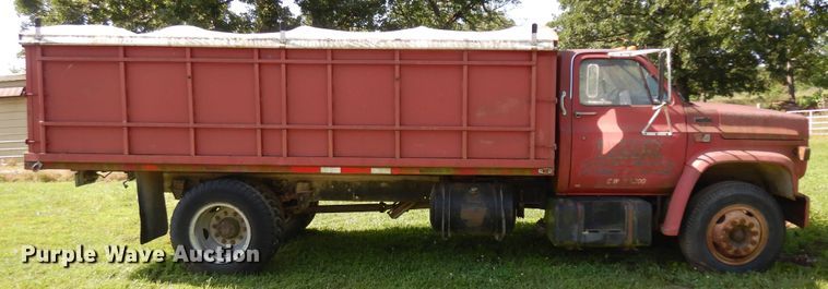 image for item ID9976 1982 GMC C7500  grain truck