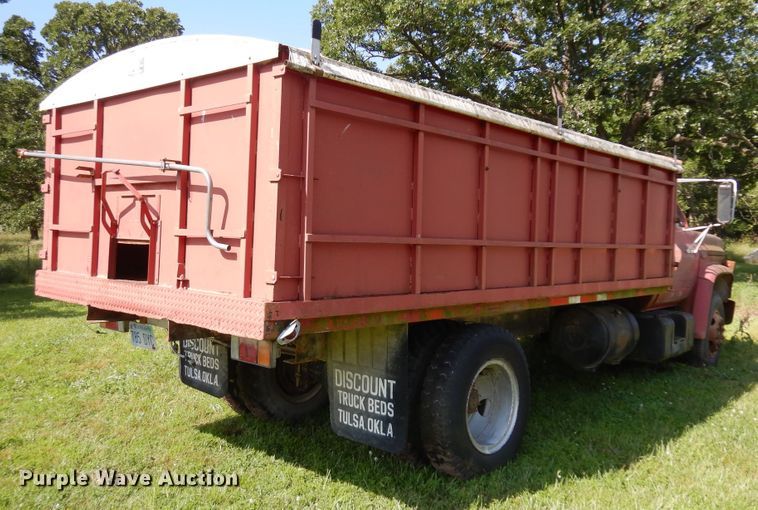image for item ID9976 1982 GMC C7500  grain truck