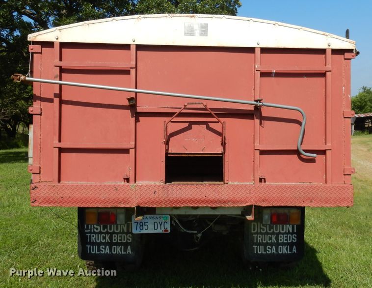 image for item ID9976 1982 GMC C7500  grain truck