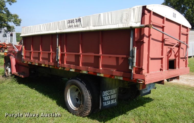 image for item ID9976 1982 GMC C7500  grain truck