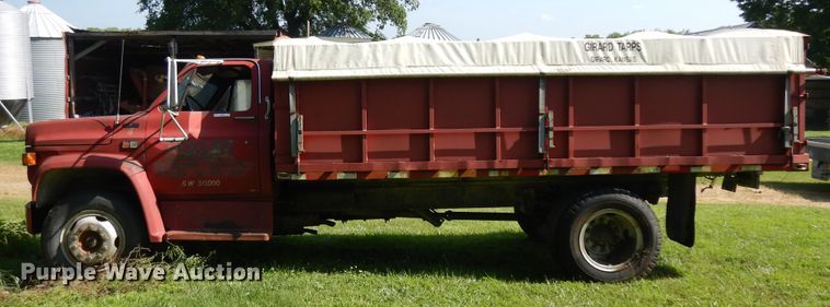 image for item ID9976 1982 GMC C7500  grain truck