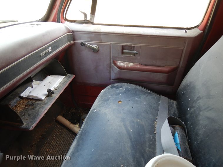 image for item ID9976 1982 GMC C7500  grain truck