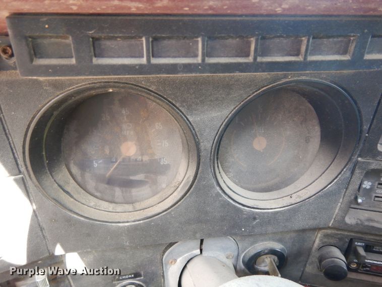 image for item ID9976 1982 GMC C7500  grain truck