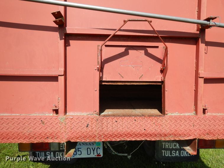 image for item ID9976 1982 GMC C7500  grain truck