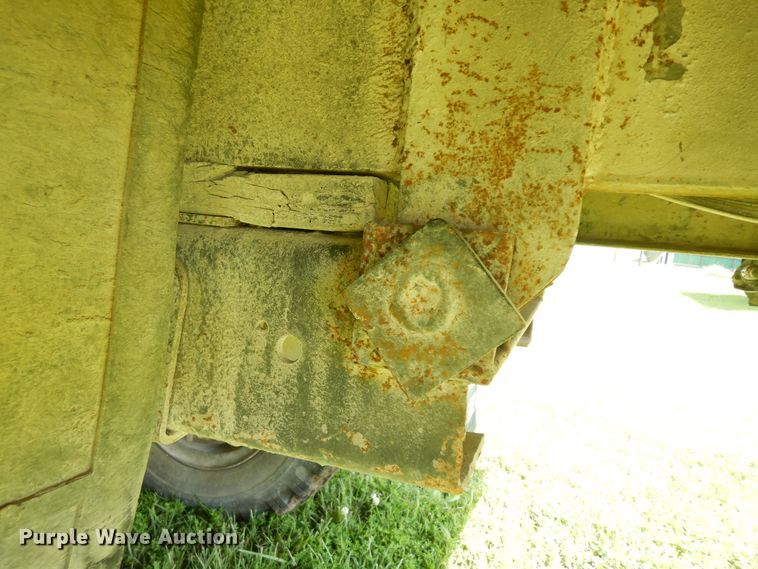 image for item ID9976 1982 GMC C7500  grain truck