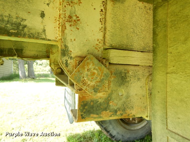 image for item ID9976 1982 GMC C7500  grain truck