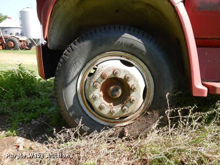 image for item ID9976 1982 GMC C7500  grain truck