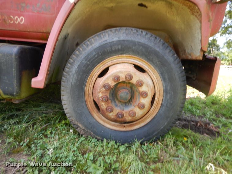 image for item ID9976 1982 GMC C7500  grain truck