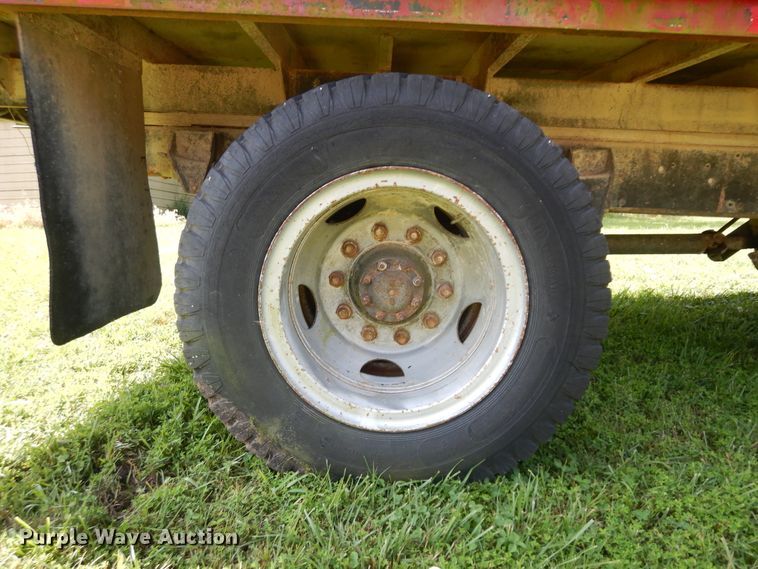 image for item ID9976 1982 GMC C7500  grain truck