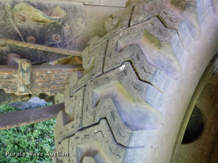 image for item ID9976 1982 GMC C7500  grain truck