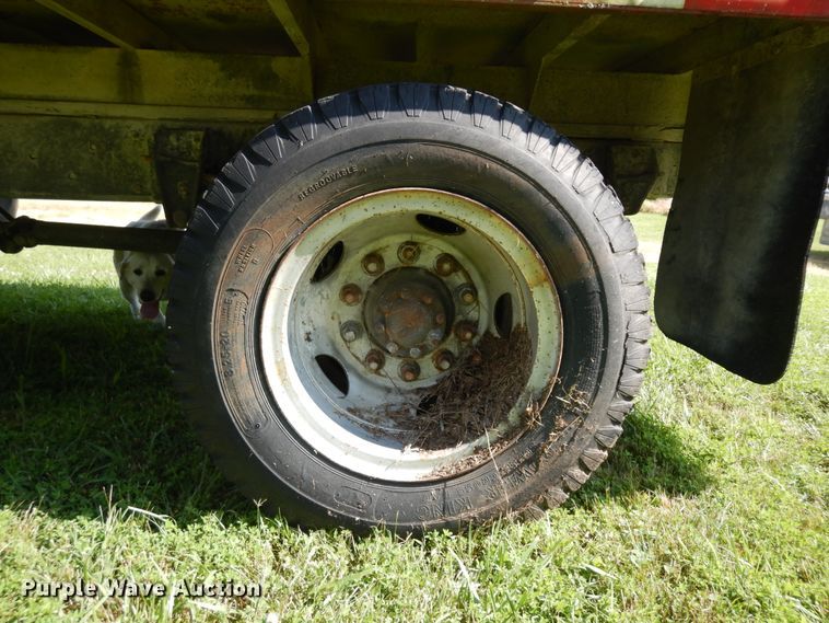 image for item ID9976 1982 GMC C7500  grain truck