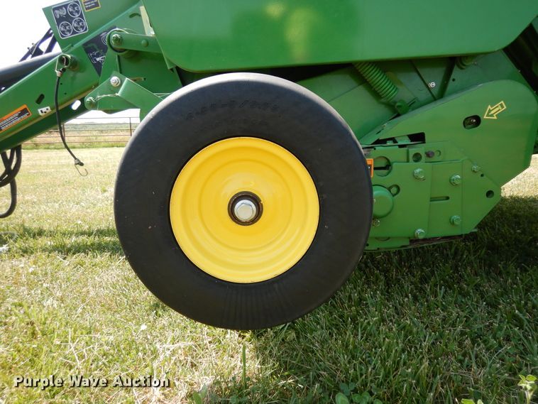 image for item ID9986 2014 John Deere 459  round baler