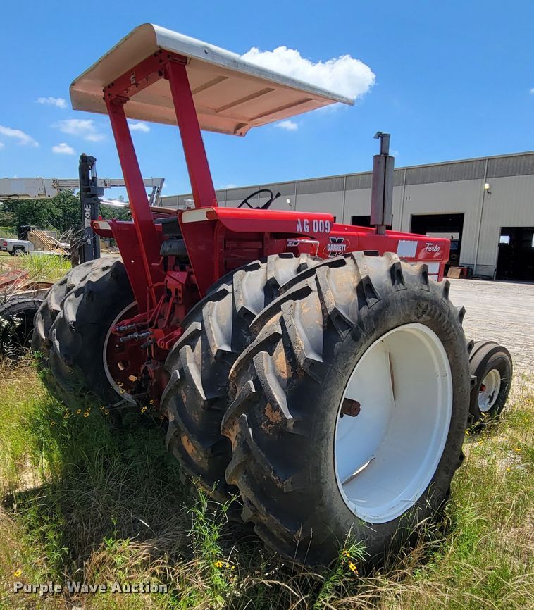 image for item IF9859 1972 International 1466  tractor