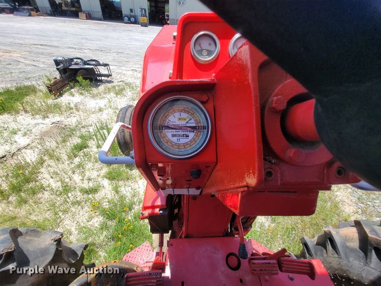 image for item IF9859 1972 International 1466  tractor