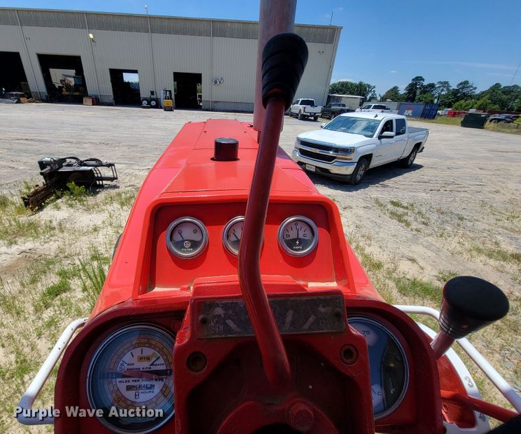 image for item IF9859 1972 International 1466  tractor