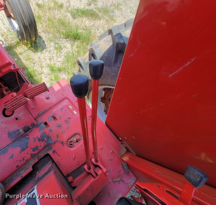 image for item IF9859 1972 International 1466  tractor
