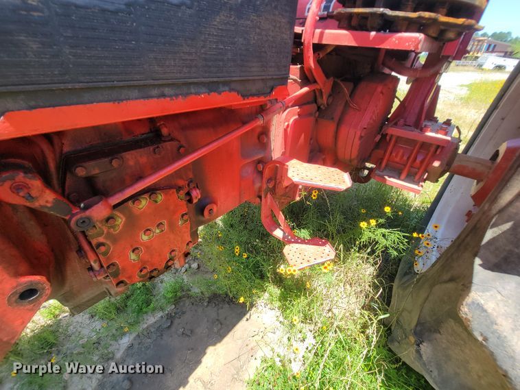 image for item IF9859 1972 International 1466  tractor