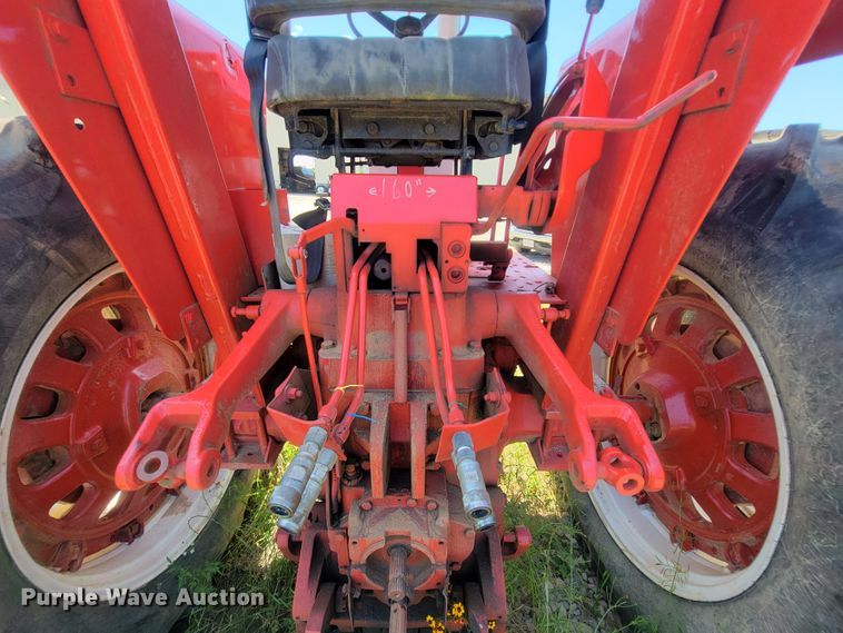 image for item IF9859 1972 International 1466  tractor