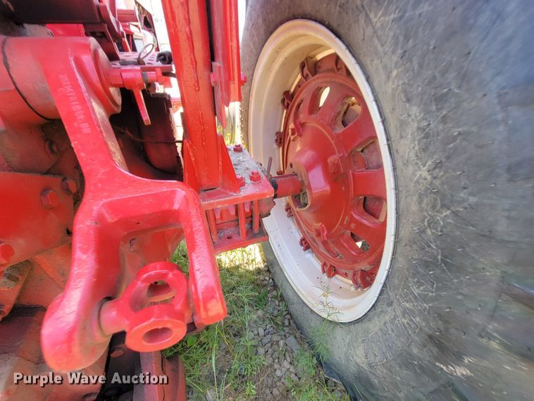 image for item IF9859 1972 International 1466  tractor