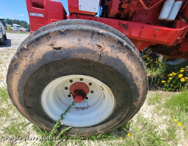 image for item IF9859 1972 International 1466  tractor