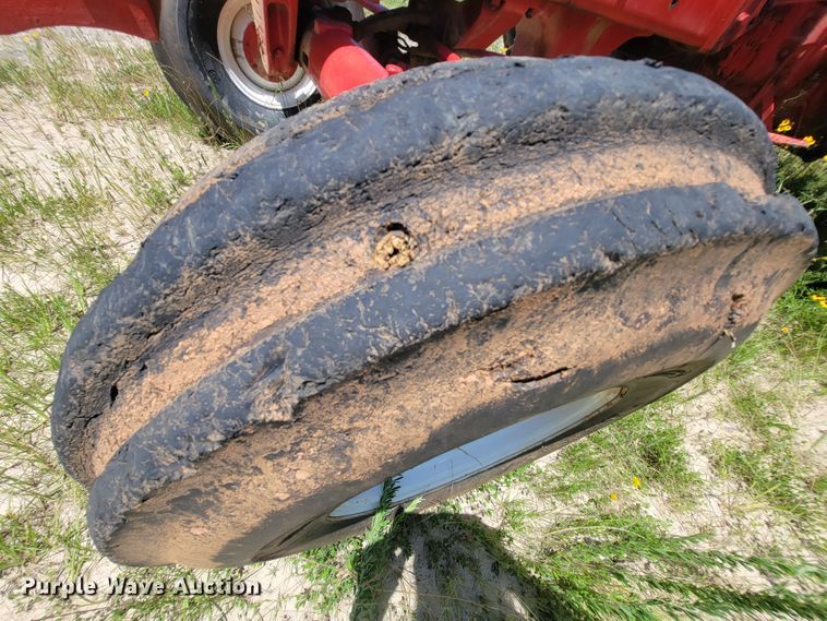 image for item IF9859 1972 International 1466  tractor