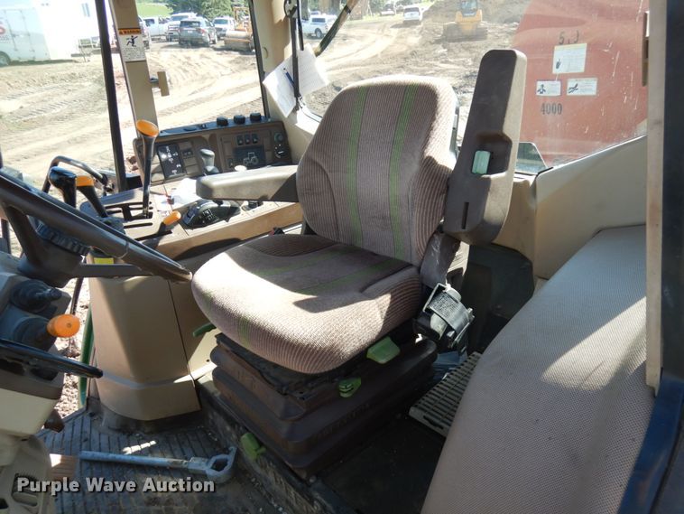 image for item IL9824 1998 John Deere 6410  MFWD tractor