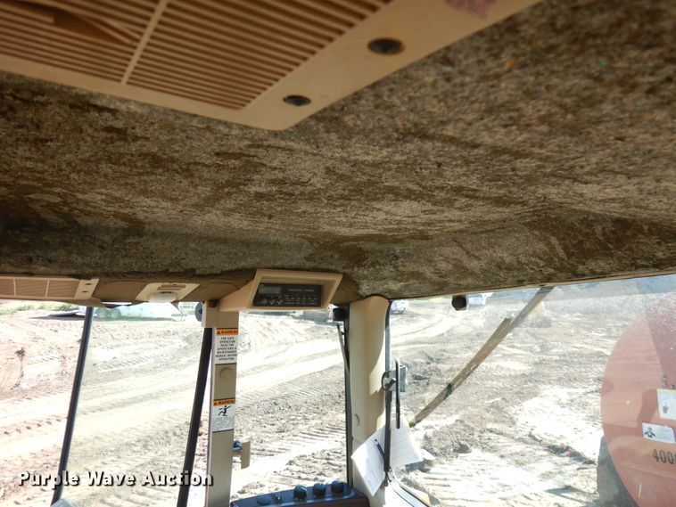 image for item IL9824 1998 John Deere 6410  MFWD tractor