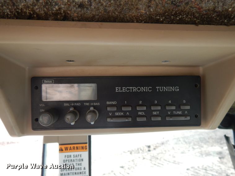 image for item IL9824 1998 John Deere 6410  MFWD tractor