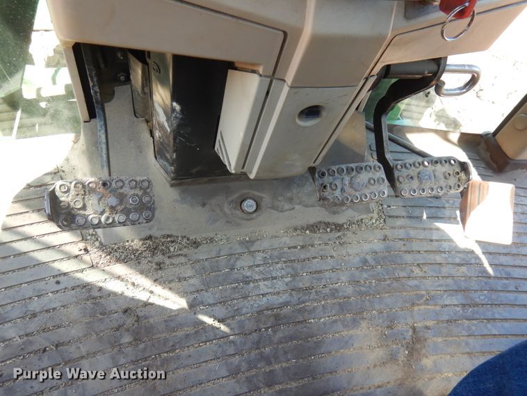 image for item IL9824 1998 John Deere 6410  MFWD tractor