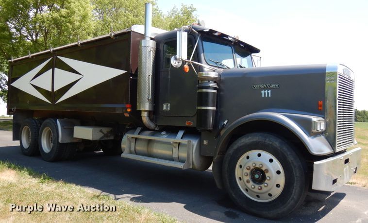 image for item IL9846 1985 Freightliner  grain truck